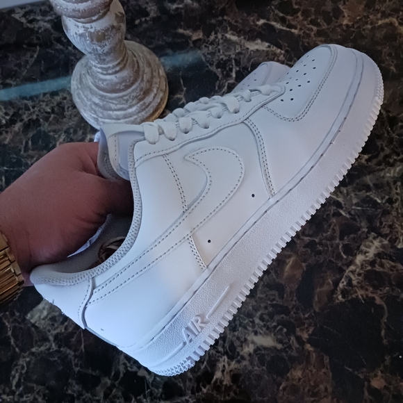 Nike Air Force 1 07 Streetwear/Lifestyle Shoes Size 7.5 Men/9 Women - Picture 2 of 11